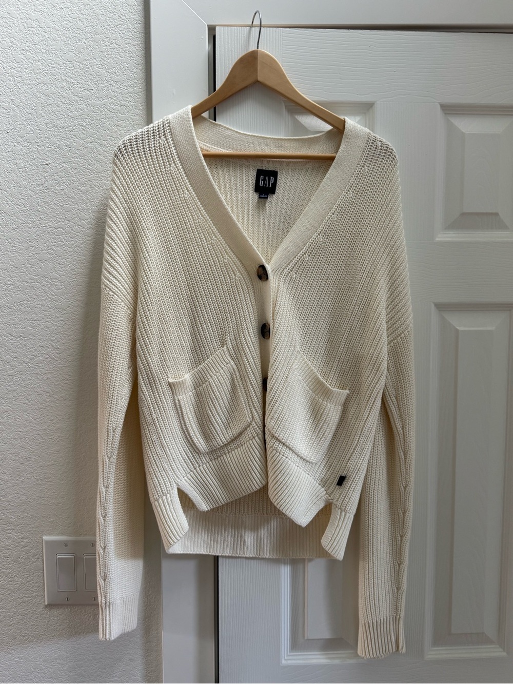 GAP Cream V‑Neck Button Front Cardigan Sweater